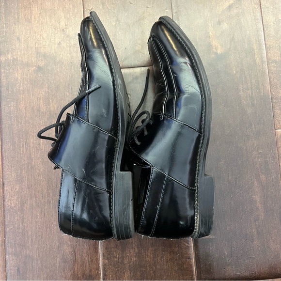 Freeman Boys black dress shoes size 6 boys. - Picture 4 of 10